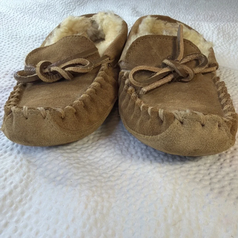 LL Bean Kid's Brown Suede Wicked Good Shearling Line Moccasin Slippers Size 3